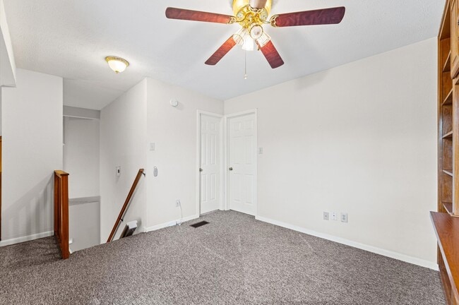 Building Photo - 25 Regency Ln