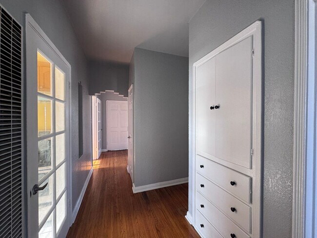 Building Photo - 1722 W 79th St