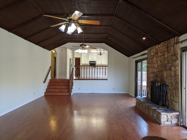 Building Photo - 28050 Horseshoe Ct