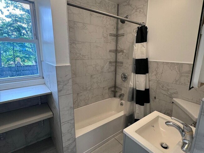 Building Photo - 77 Cottage St