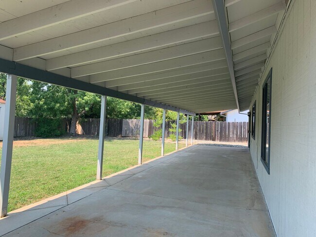 Building Photo - Make this your new home!