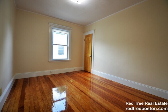 Building Photo - 39 Montfern Ave