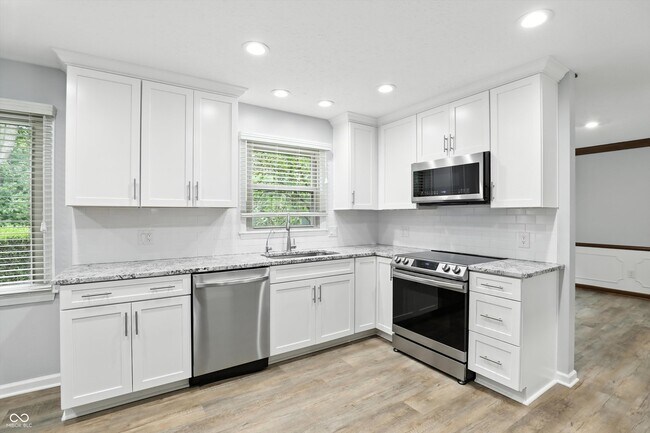 Building Photo - 781 Dayton Dr