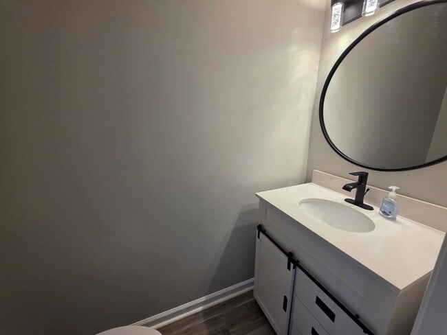 Building Photo - Spacious Town Home in Brighton Heights!
