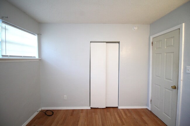 Building Photo - 3BR/2BA Home with Bonus Room & Fenced Yard...