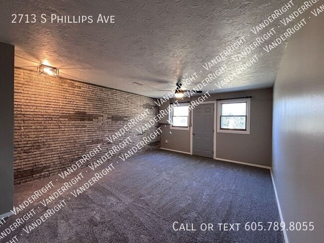 Building Photo - 2713 S Phillips Ave