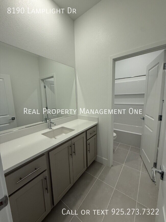 Building Photo - 8190 Lamplight Dr