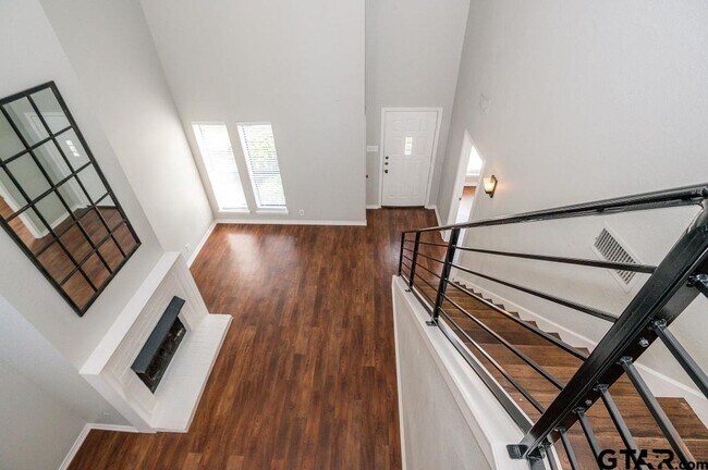 Building Photo - 5809 Hollytree-