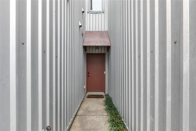 Building Photo - 2704 Shelby Ave