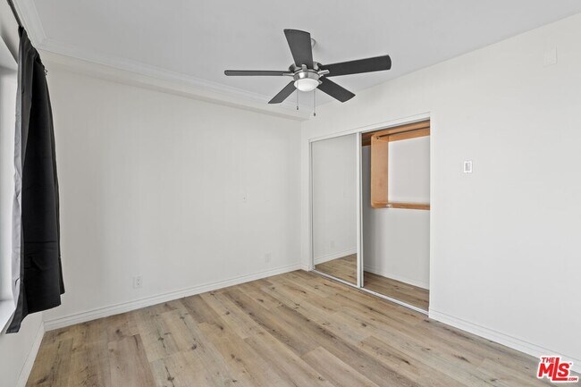 Building Photo - 1033 6th St