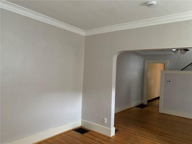 Building Photo - 296 Glen Ellyn Way