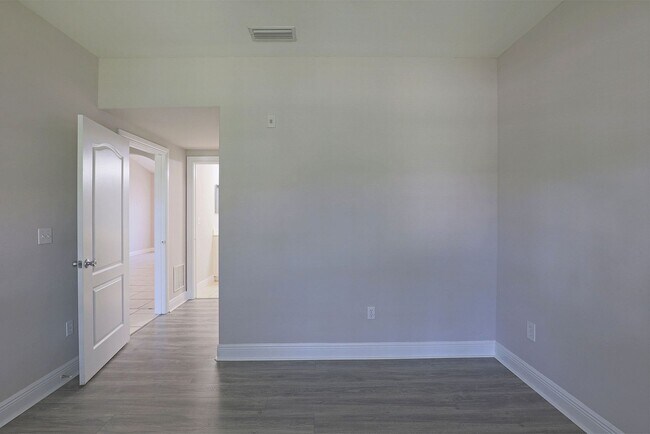 Building Photo - Villas at Venezia 4172-203