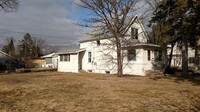 Building Photo - 3 bedroom/ 1 bath home