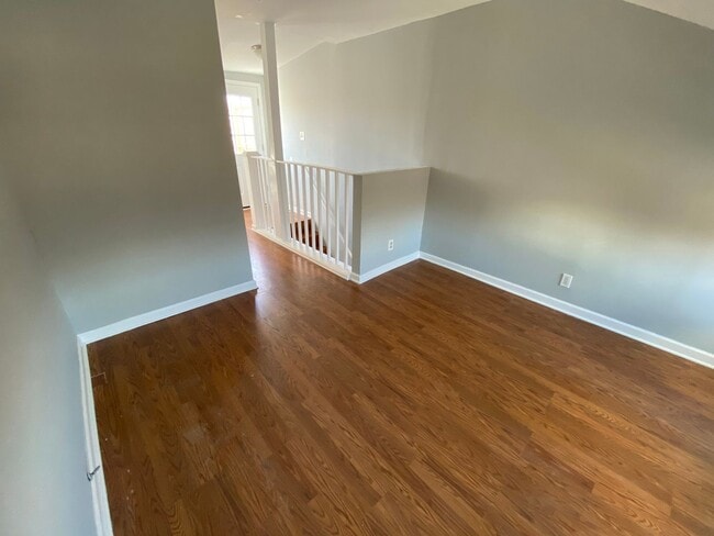 Building Photo - Lovely & Renovated Seton Hill 2bd + den/2b...