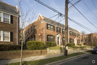 Building Photo - 2514 N ST SE