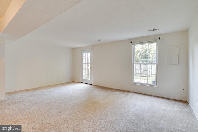 Building Photo - 6518 Alexis Ln