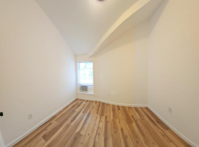 Building Photo - 2554 Third St. - 2554 Third St