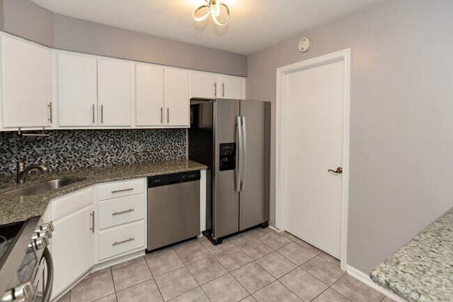 Building Photo - 10-B SUMAC CT
