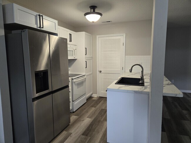 Building Photo - 505 Eldridge St