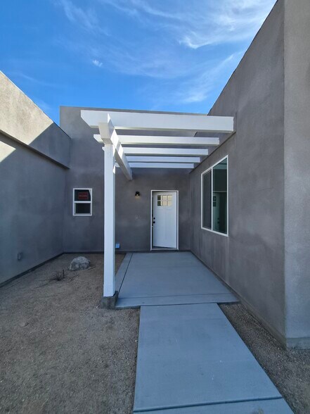 Building Photo - 9850 Mesquite Ave