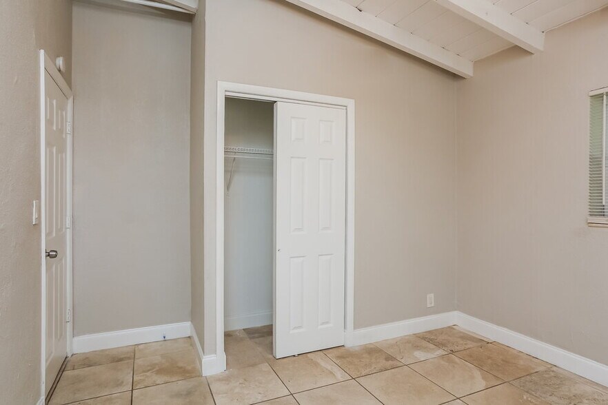 Building Photo - 1616 NW 16th St