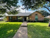 Building Photo - Spacious and Updated Hewitt Home