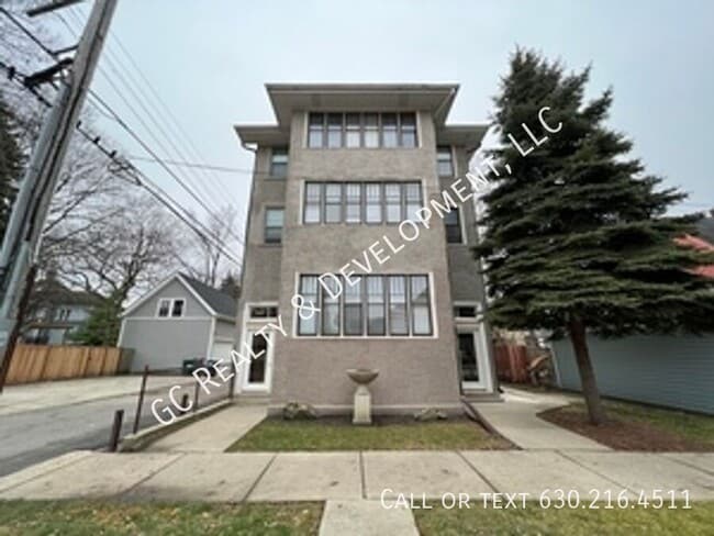 Primary Photo - 717-719 Randolph St - 719-2