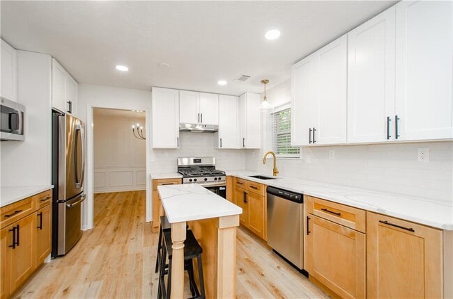 Building Photo - 3390 Northcliff Dr