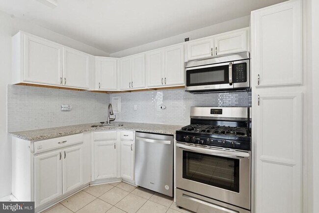 Building Photo - 5340 Holmes Run Pkwy