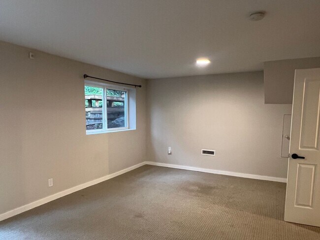 Building Photo - 4bd/2.5ba Bellevue Home