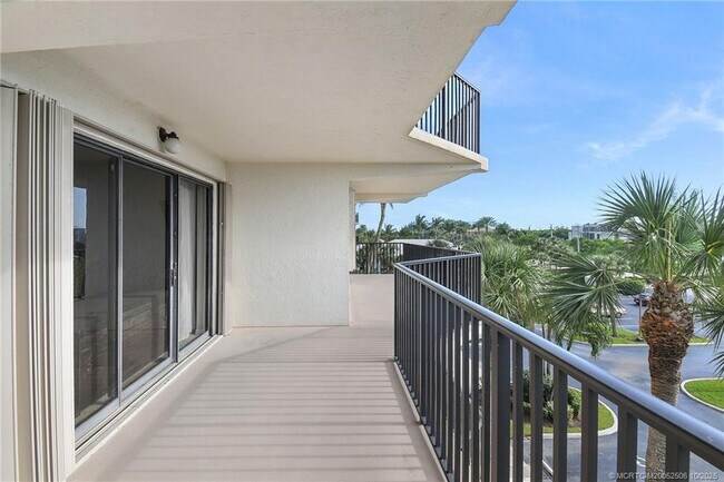 Building Photo - 10044 S Ocean Dr