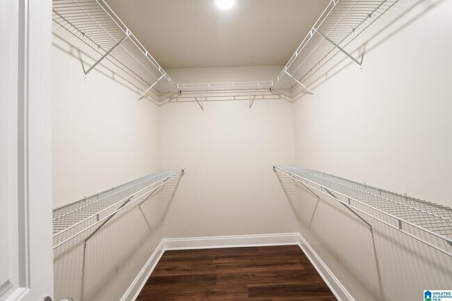 Building Photo - 950 Brookhaven Dr