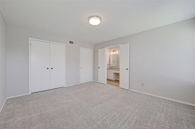 Building Photo - 2230 Bent River Dr