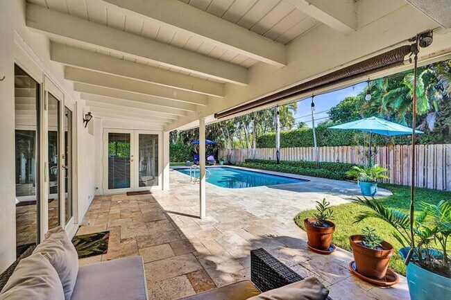 Building Photo - 2616 NE 27th Terrace