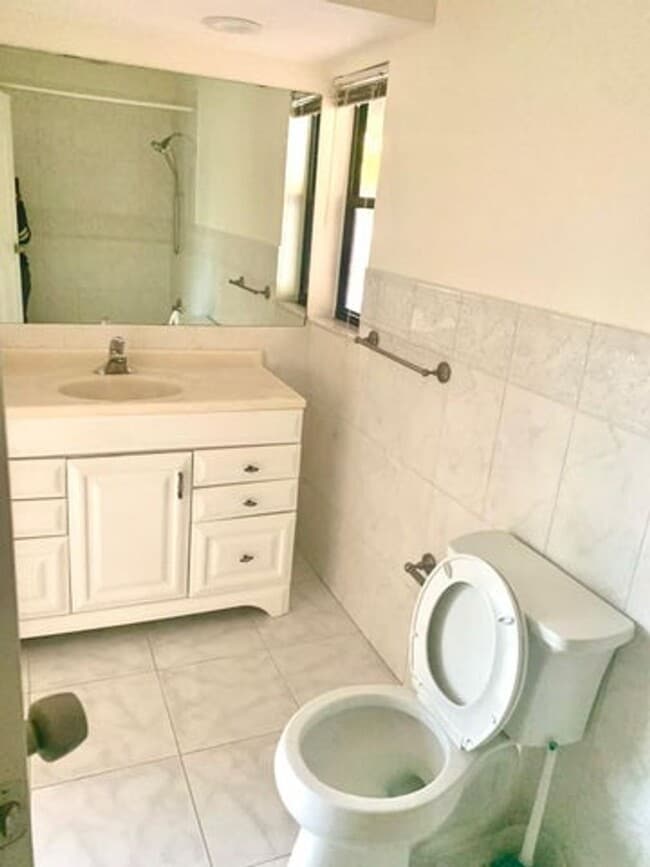 Building Photo - 107 Gibraltar St