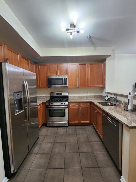 Building Photo - 15 Enterprise Ct