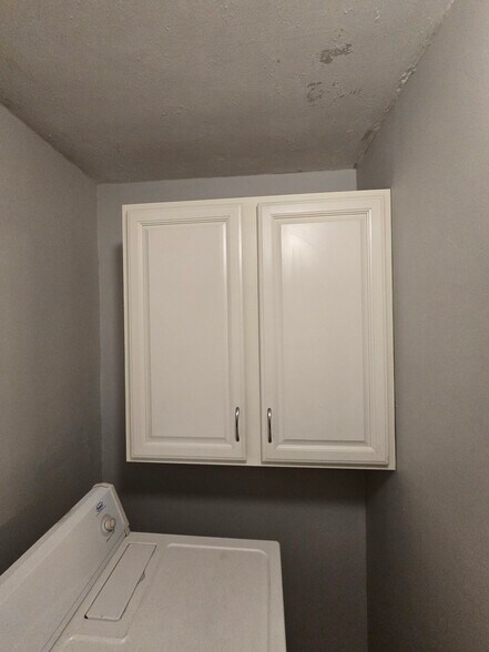 Laundry Room Corner - 12 Leland Rd