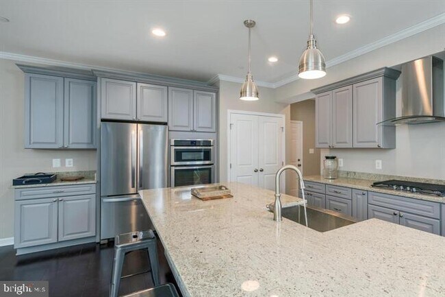 Building Photo - 1201 Regal Ln