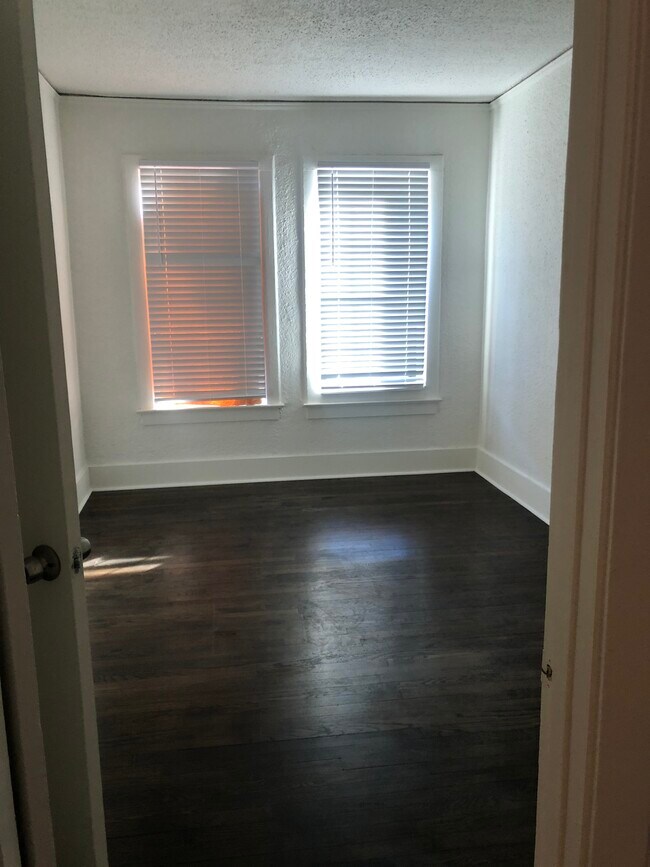 Building Photo - 5502 Richmond Ave