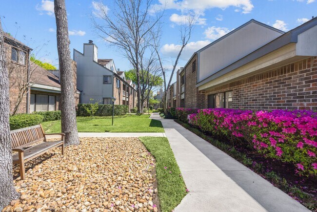 Building Photo - 1114 Augusta Dr