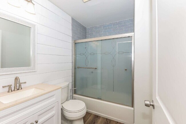 Building Photo - Modern 3 Bed / 2 Bath Turnkey Home with Exceptional Amenities!