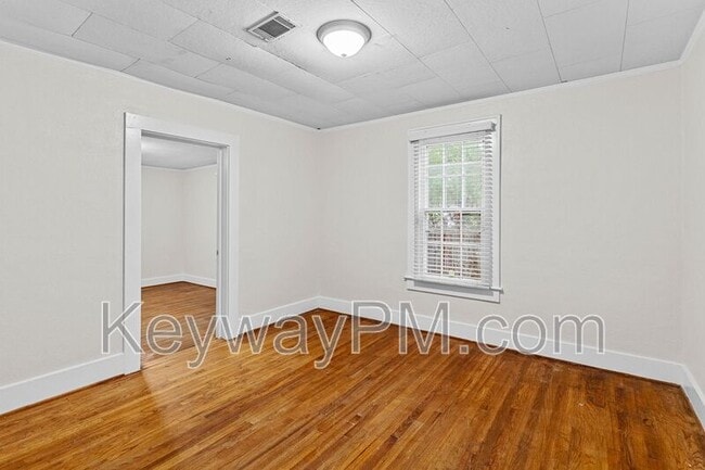 Building Photo - 1870 Kissingbower Rd