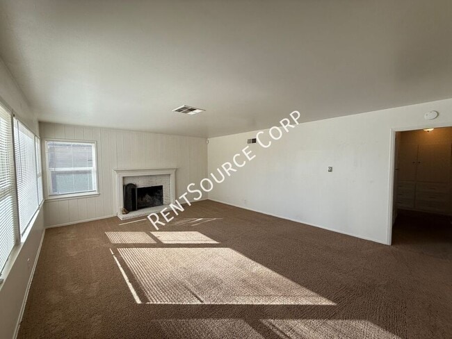 Building Photo - 44415 Lowtree Ave