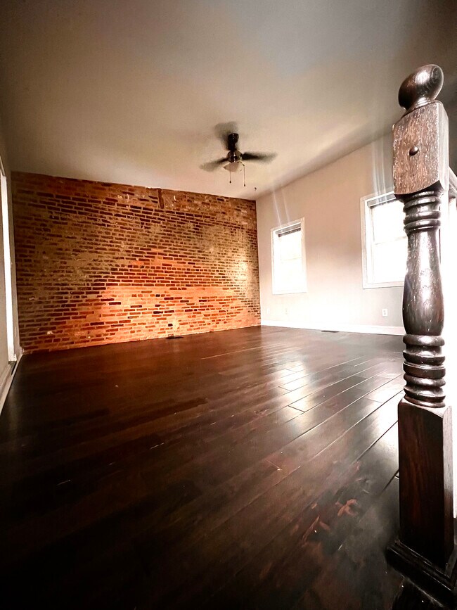 3rd floor bedroom/loft - 1926 Fleet St