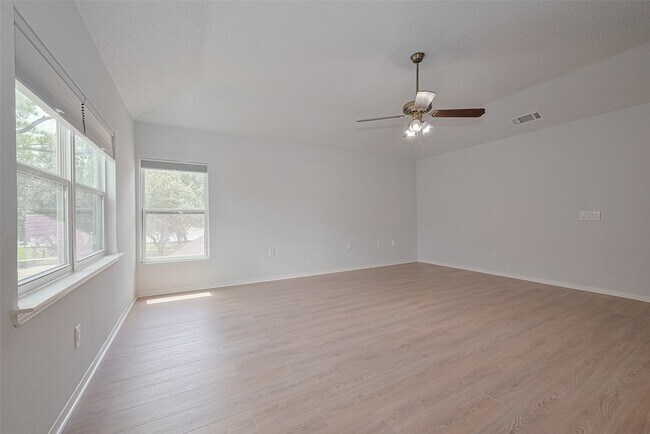 Building Photo - 3131 Double Lake Dr