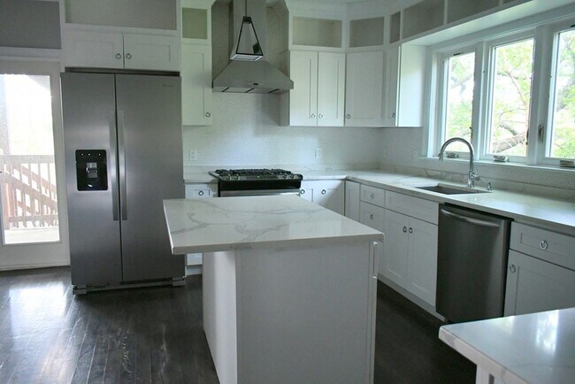 Building Photo - 444 Sumner St