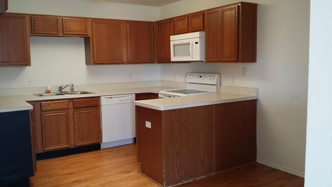 Building Photo - 2103 Pond View Ct