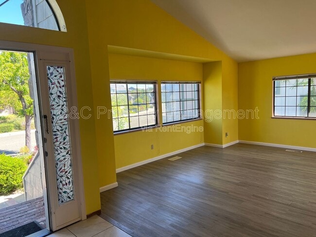 Building Photo - 293 Saybrook Way