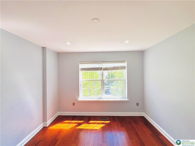 Building Photo - 6945 Hunt Dr