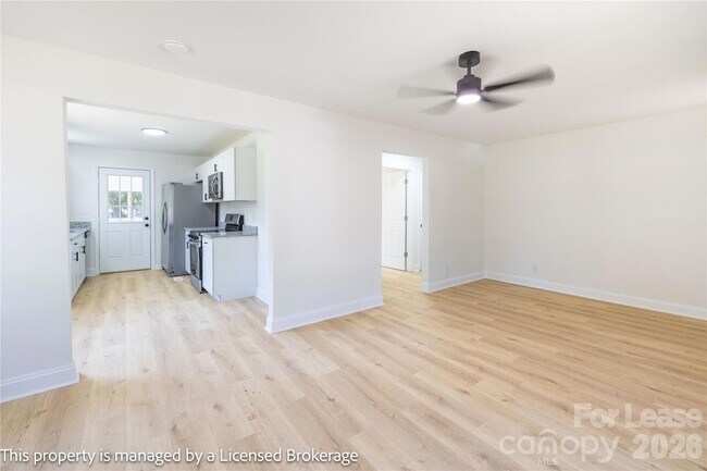 Building Photo - 409 Eastover Ave